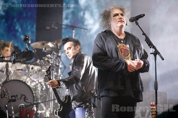 THE CURE - 2022-11-28 - PARIS - Accor Arena - Robert James Smith - Simon Jonathon Gallup - Jason Toop Cooper